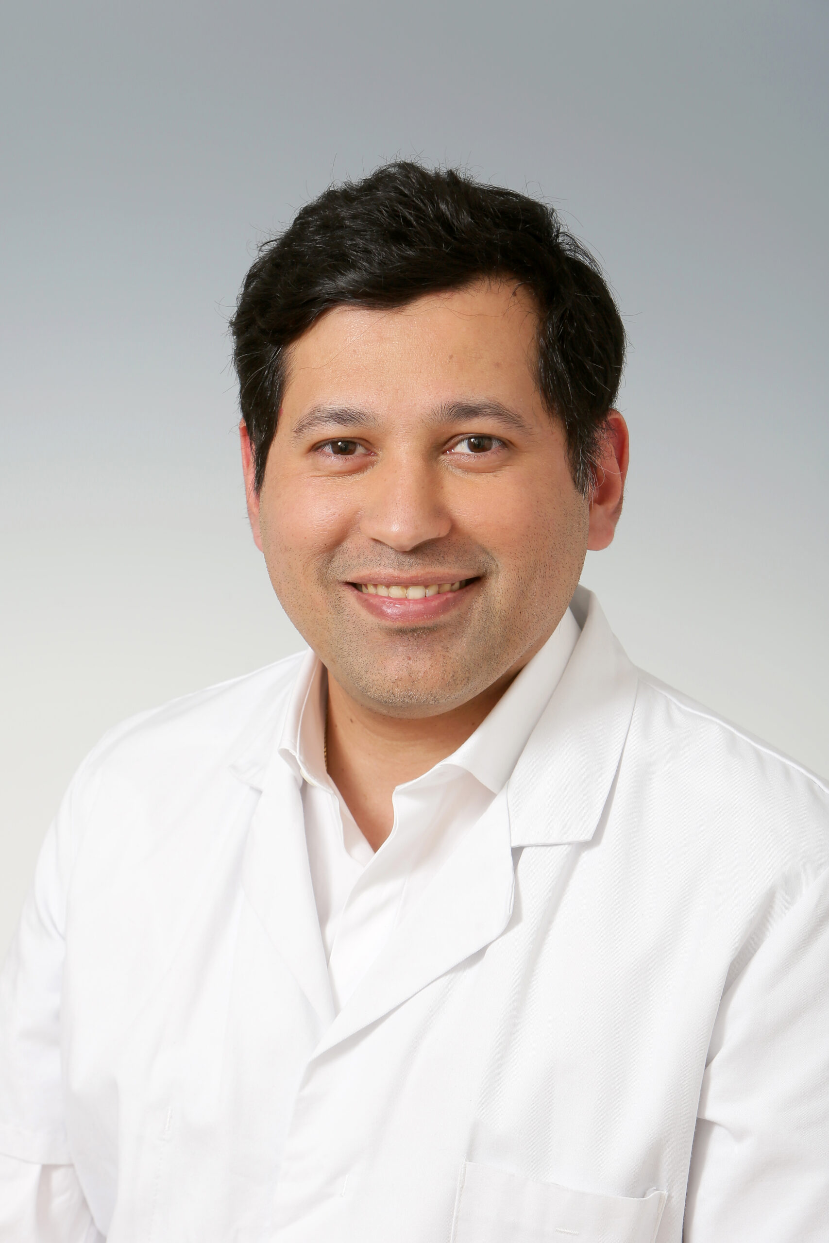 Dr. Yanish Soorojebally — Chirurgien urologue, Hôpital Foch